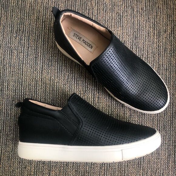 Steve Madden Scramble Black Perforated 7 - Picture 2 of 9